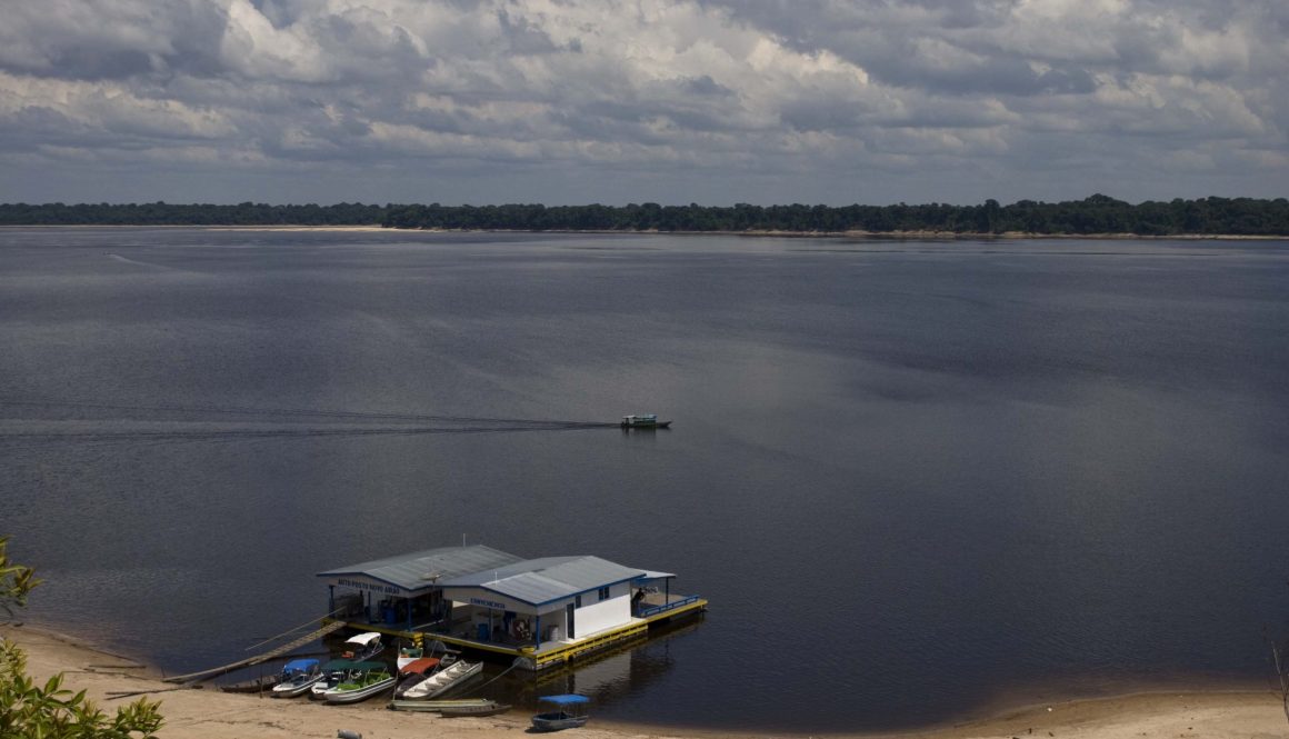 Trançados e entalhes de Novo Airão
