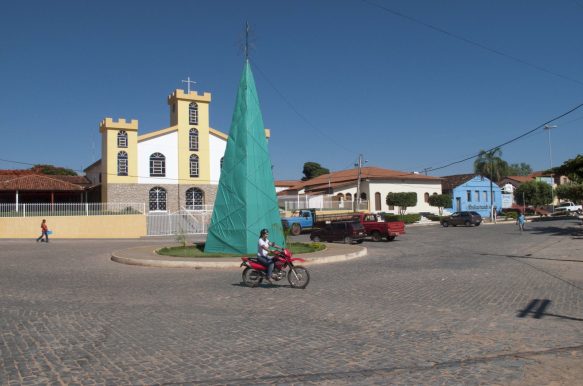 Tecelagem de algodão, buriti e cerâmica de Cocos Tecelagem de algodão, buriti e cerâmica de Cocos